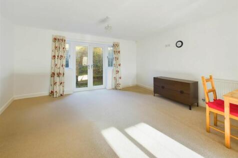 Lounge/Dining Area