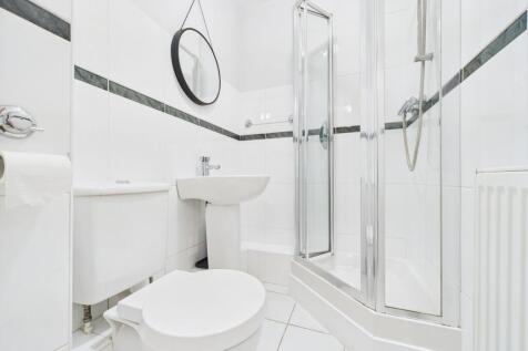 En-suite (Bedroom Three)