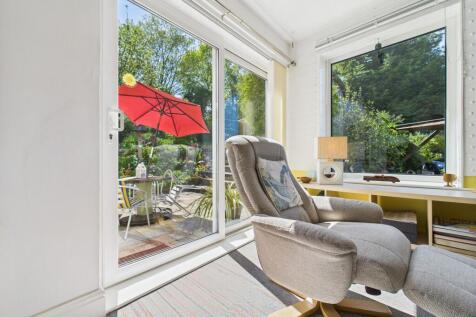 Lounge onto Patio