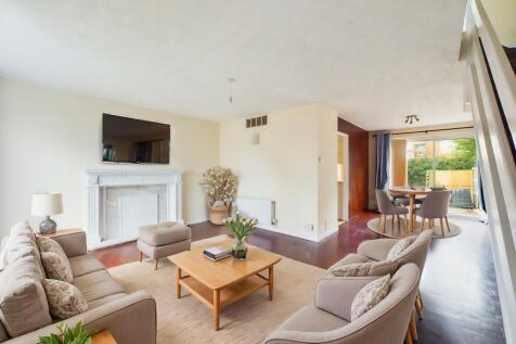 Lounge/Dining Room (Virtually Furnished)