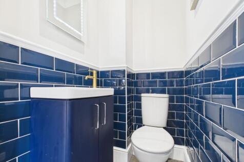 En-suite WC (off Bedroom One)