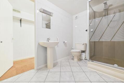 En-Suite through to Storage Room