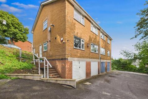 Steps to Ground Floor Maisonette
