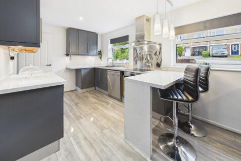 L shaped Dining Kitchen