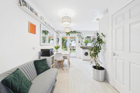 Zone between Lounge and Dining Kitchen