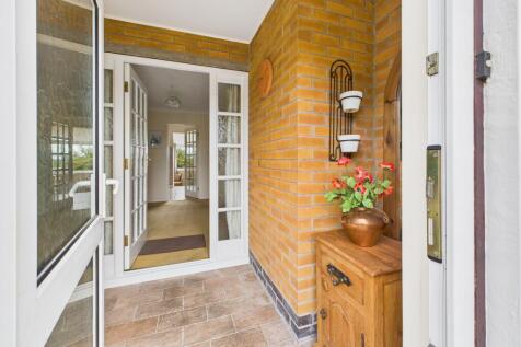 Entrance Porch through to Entrance Hallway