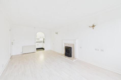 Lounge/Dining Room through to Kitchen