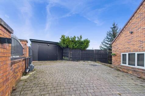 Front Driveway and Detached Garage