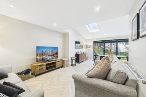 Open-Plan Living/Dining