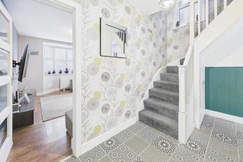 Entrance Hallway through to Lounge