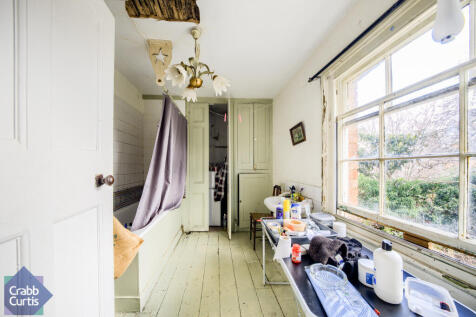 Bedroom 5 ensuite