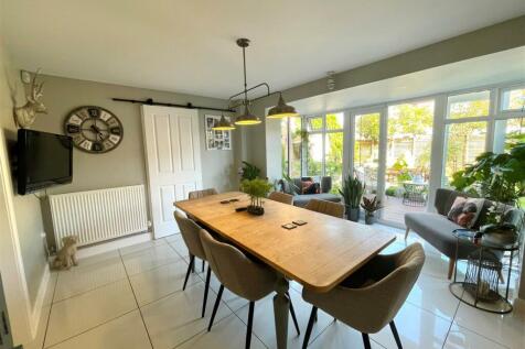 DINING AREA.jpg
