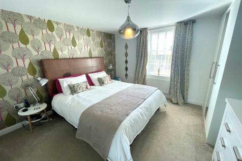 BEDROOM 1.jpg