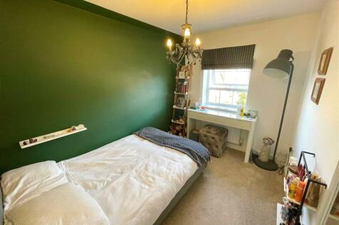BEDROOM 4.jpg