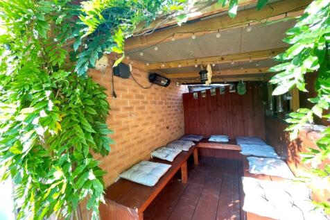 GARDEN SNUG.jpg