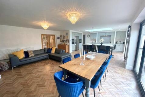 DINING LOUNGE KITCHEN.jpg