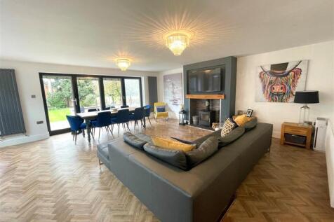 LOUNGE AREA.jpg