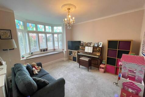 SITTING ROOM.jpg