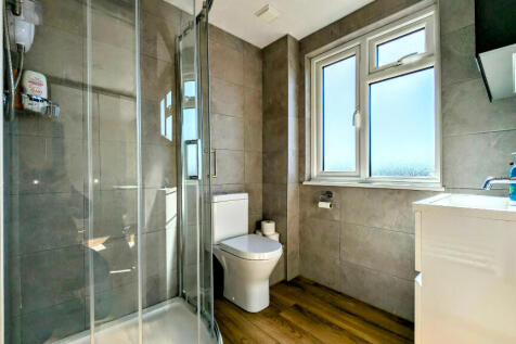 E/S Shower to Bed 2
