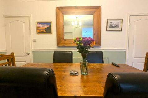 Kitchen/ Dining Area