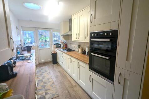 Kitchen/ Dining Area