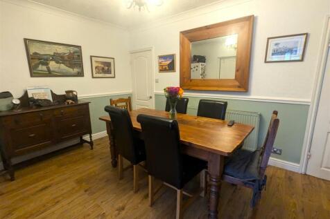Kitchen/ Dining Area