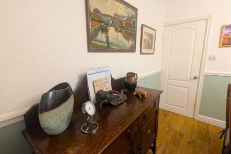 Kitchen/ Dining Area
