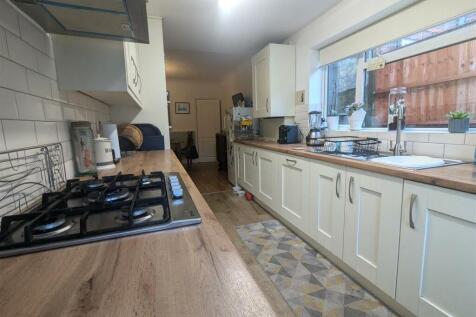 Kitchen/ Dining Area