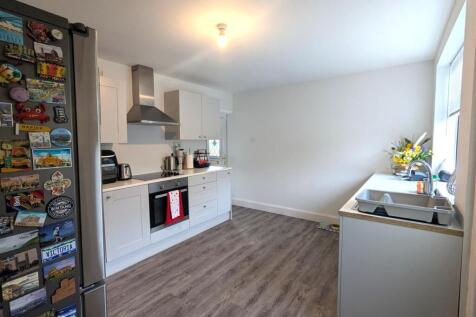 Kitchen 2.jpg