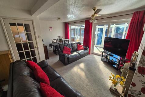 Living/Dining Area