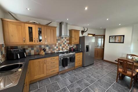Kitchen/ Dining Room