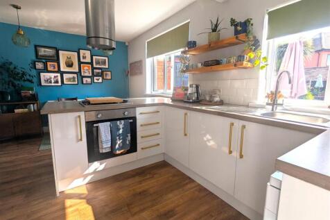 Kitchen &amp; Dining Area