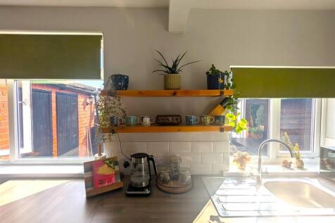 Kitchen &amp; Dining Area