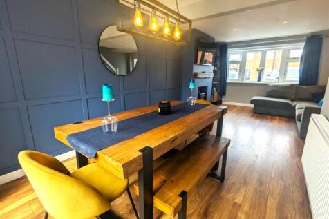 Lounge &amp; Dining Area