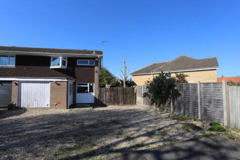 Three Bedroom End Terrace for Sale