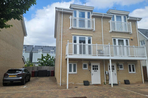 3 Bedroom Town House