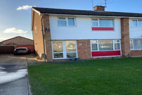 3 bedroom Semi Detached for rent