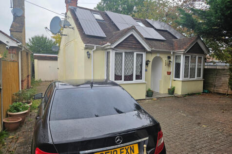 3 bed detached house to rent Westfield Road, Winn