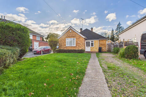 2 bed bungalow to rent Molly Millars Lane, Woking