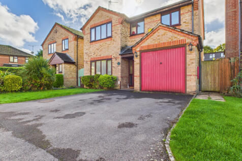 4 bed detached house for sale Riverdene Drive, Wi