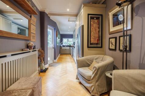 Kendal Avenue 9