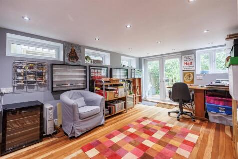Kendal Avenue 21