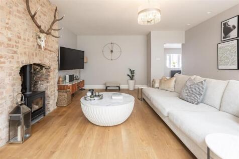 17 Woodland Way (13).jpg