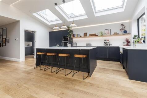 17 Woodland Way (18).jpg
