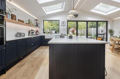 17 Woodland Way (19).jpg