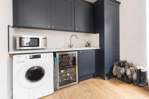 17 Woodland Way (20).jpg