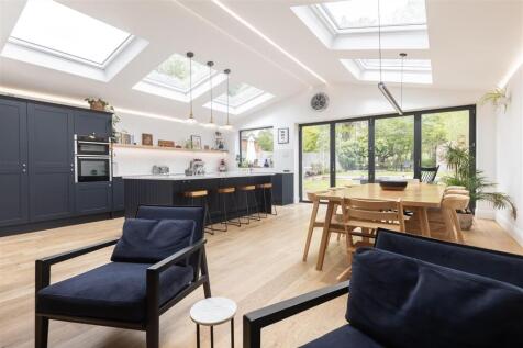 17 Woodland Way (26).jpg