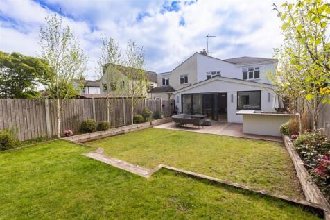 17 Woodland Way (45).jpg