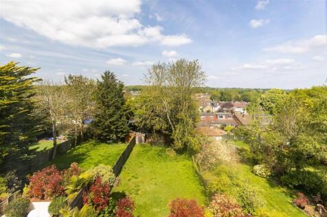 30B Blackacre Road Theydon Bois, Essex, CM16 7LU (