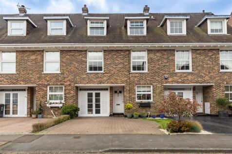66 Theydon Grove (33).jpg